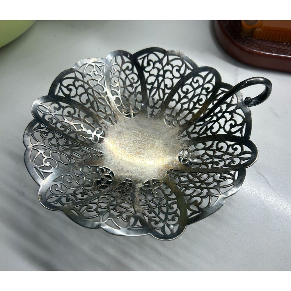 Vintage International Silver Lovelace Footed Handled Candy Dish